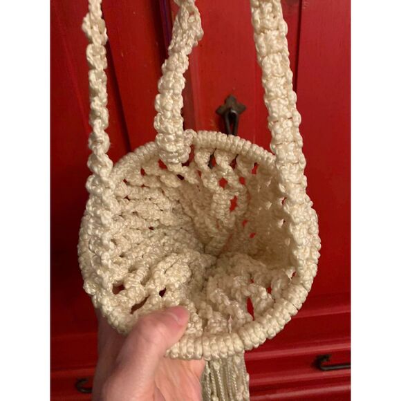 Vintage Macramé Plant Holder Hanger Ivory 50" Long Tassel Very Well Made EUC - Picture 3 of 5